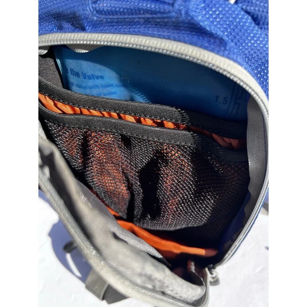 High Sierra Hydration Pack 2 L Organizer Pocket Tuck Away Belt & Sport Flap NEW